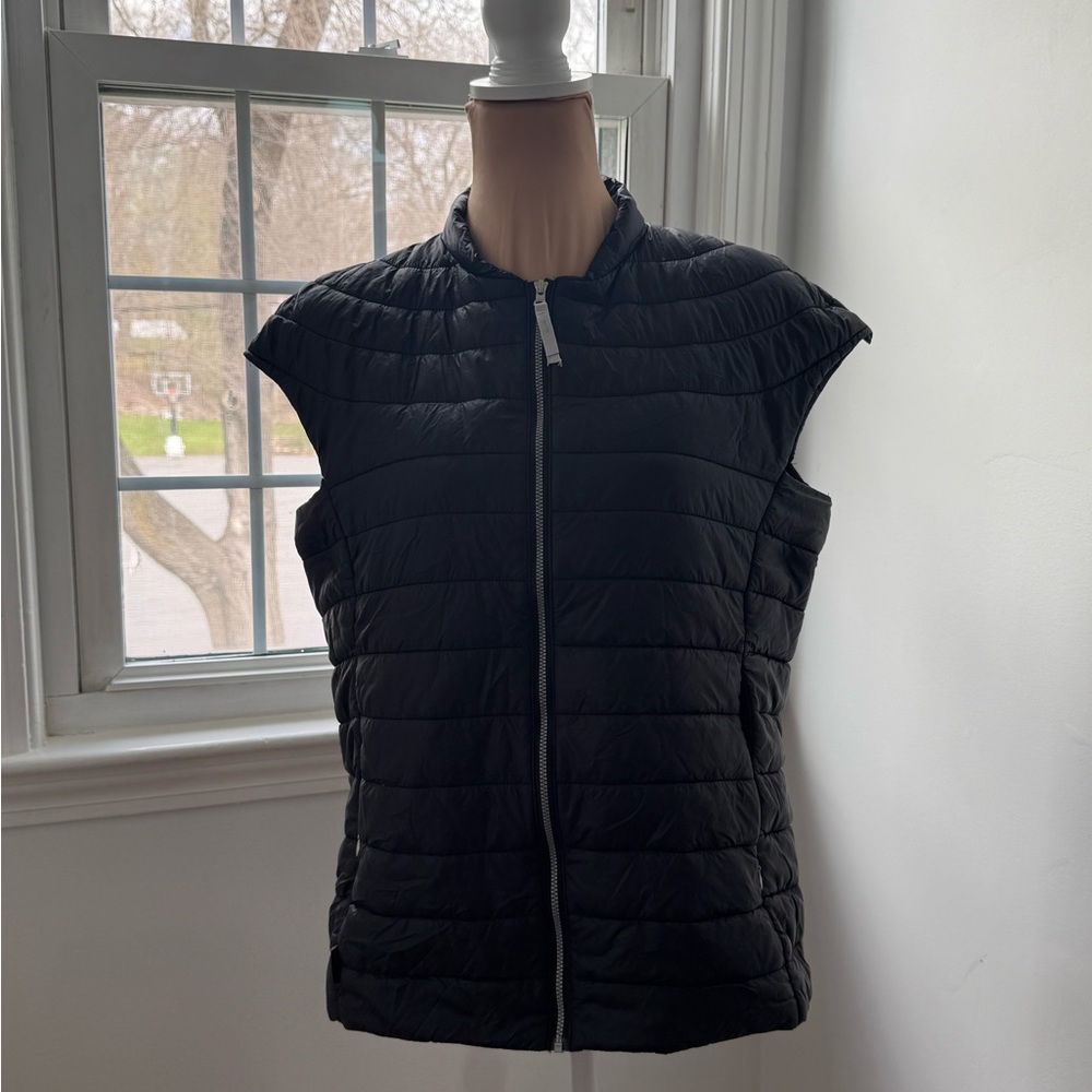 Women's Black Cap Sleeve Down Quilted Vest Large